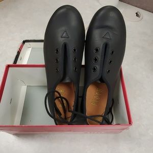 Girls Bloch tap shoes